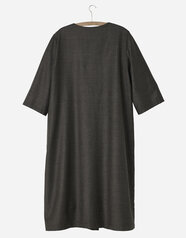 250224_V-nack_dress_brown_check_b